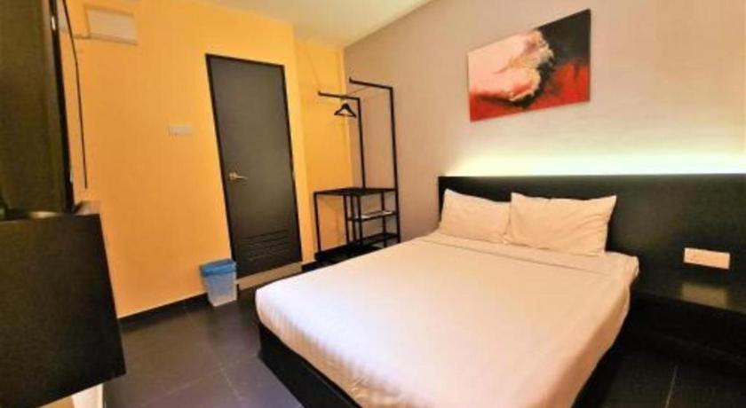 Ink Hotel 2*