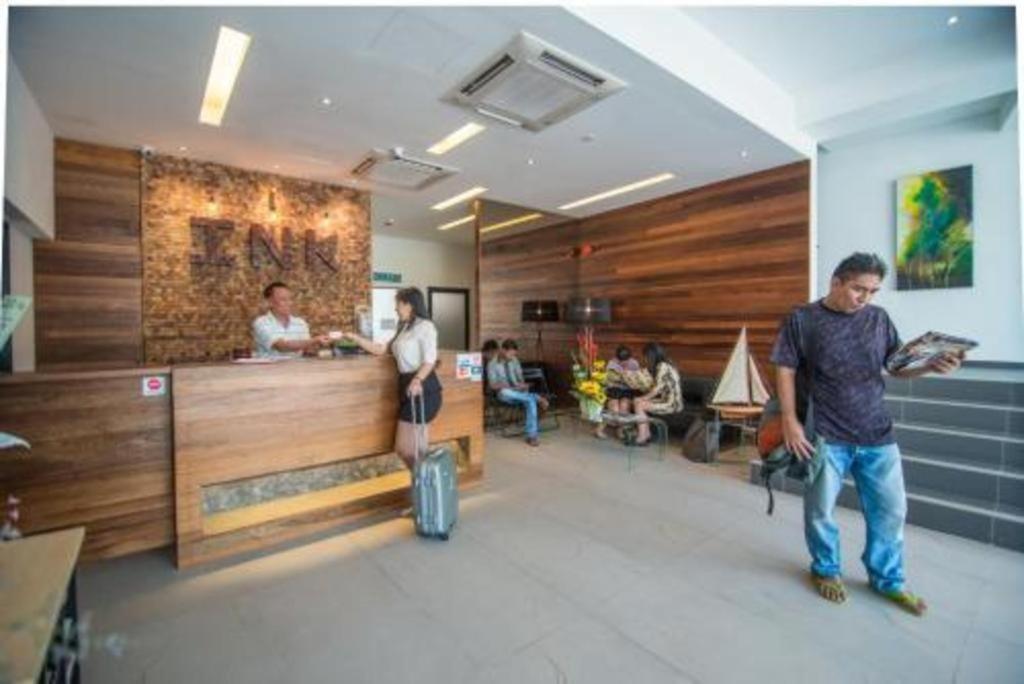 Ink Hotel 2*